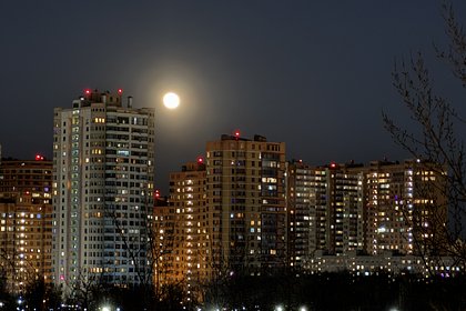 При взрывах в подмосковном городе четыре автомобиля получили повреждения