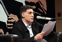 «Спасибо всем, кто молился» Умер режиссер и ведущий Тигран Кеосаян. Последние восемь месяцев он провел в коме. Каким его запомнят?