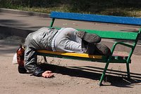 Мужья умирали на глазах у жен. Жертв отравления под Петербургом уже 19. Как дешевое спиртное губит россиян сотнями?
