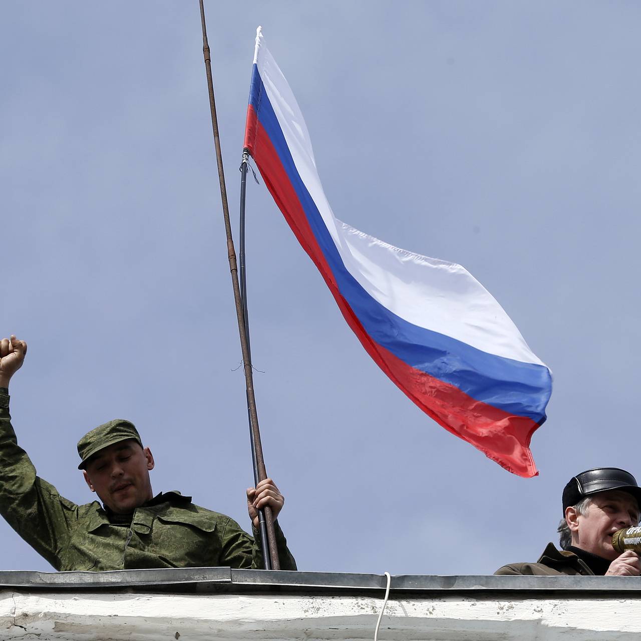 Водрузившего флаг над Суджей солдата признали Героем России