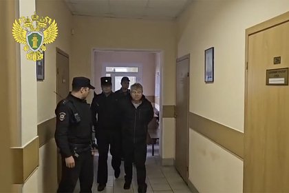 Подозреваемого по делу об отравлении россиян алкоголем в Ленобласти отправили в СИЗО