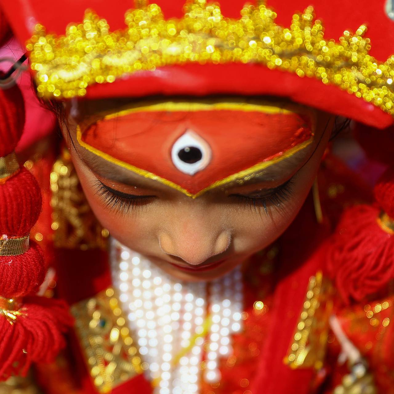 Двухлетнюю девочку выбрали новой живой богиней Непала