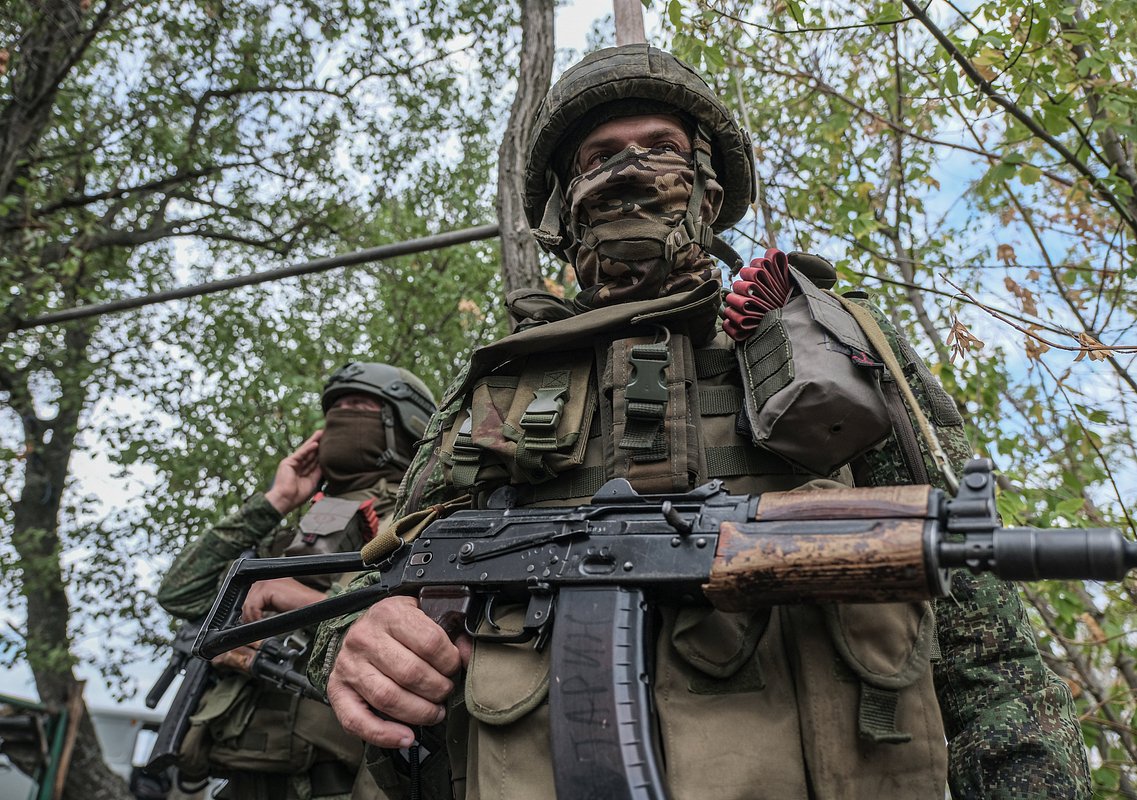 Военнослужащие штурмовых подразделений 71 полка российской группировки войск 