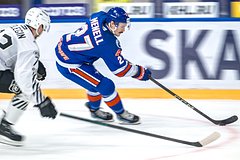Сергей Телегин (Трактор) и Бреннан Менелл (СКА)
