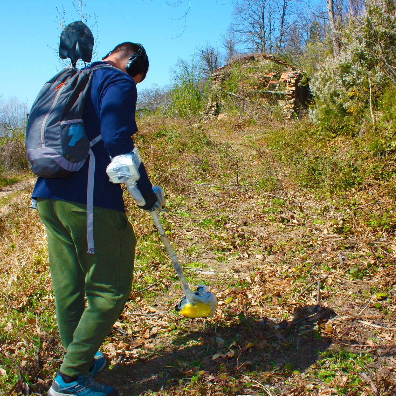 Кладоискатель-любитель нашел десятки византийских золотых монет и украшений