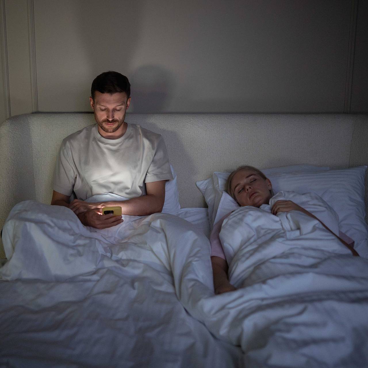 Супругам назвали способы избежать ссор из-за привычки ложиться спать в разное время