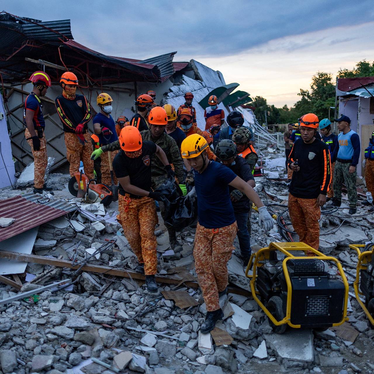 Тесть принца Гарри оказался в смертельно опасной ловушке после мощного землетрясения