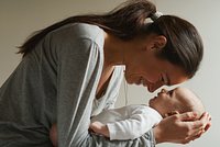 Пособия и льготы матерям-одиночкам в 2026 году: кому положены, как получить