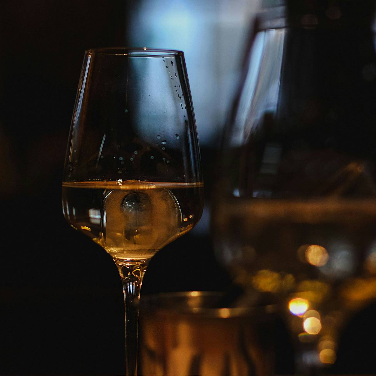 Нарколог раскрыл любителям выпить бокал вина вечером настоящие последствия этой привычки