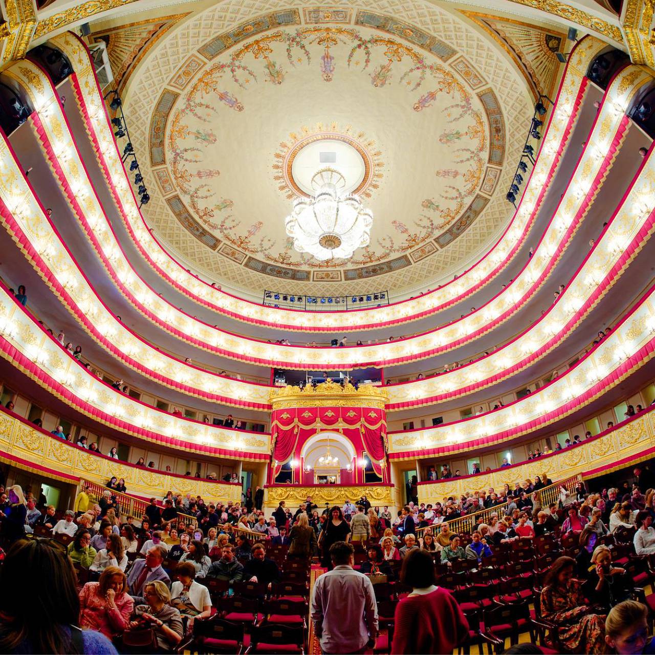 В Госдуме жестокость детей связали с дорогими билетами в театр