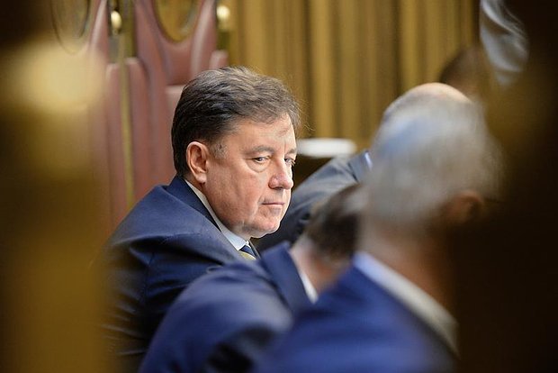 Виктор Момотов