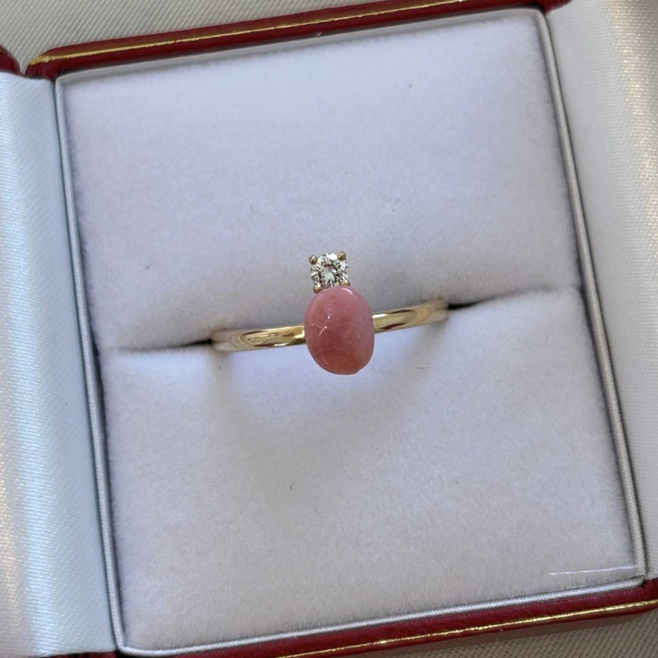 Женщина нашла в ресторанном блюде розовую жемчужину