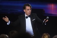 Галкин продал редчайший Bentley. Его номера оказались вдвое дороже люксового авто. Сколько они стоили и что в них особенного?