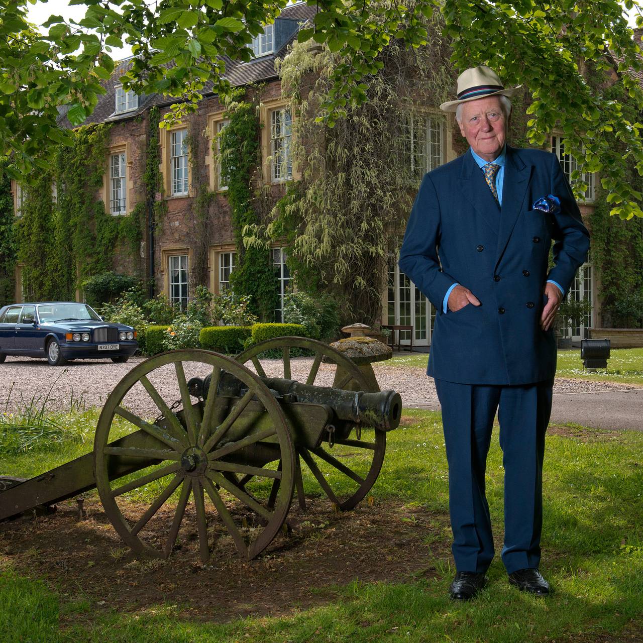 &laquo;Как же меня утомили русские&raquo; Как эксцентричный аристократ с миллионами долларов искал молодую невесту в Tinder и остался ни с чем