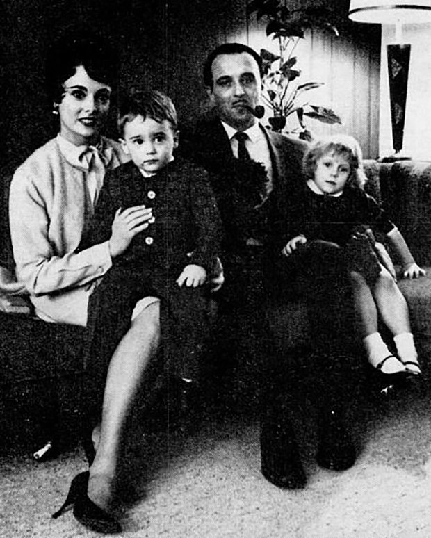 Джонсон, его жена Нэнси Циммер и их дети