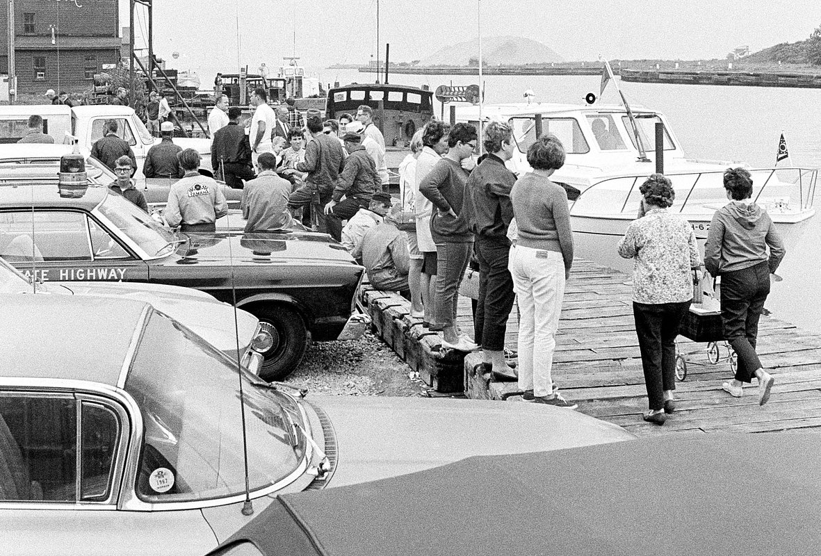 С Джонсоном-Бейдером хотел побеседовать даже владелец лодки, отчалившей от берега Роки-Ривер в 1957 году