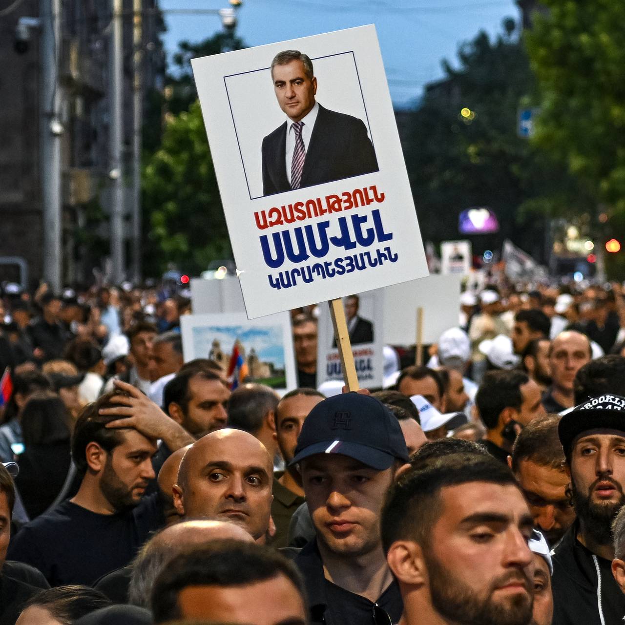 К движению Карапетяна присоединились тысячи человек