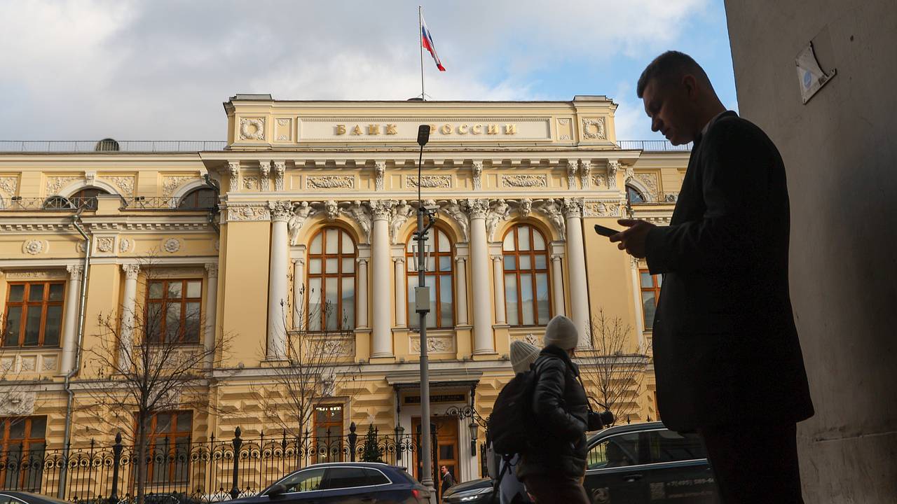 https://icdn.lenta.ru/images/2025/10/15/10/20251015103450463/wide_16_9_1b29dd0978e101709ed873c30b60abd3.jpg