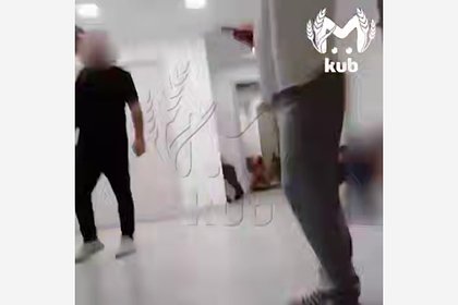 Толпы туристов с детьми спрятались от БПЛА в коридорах отеля в Сочи и попали на видео