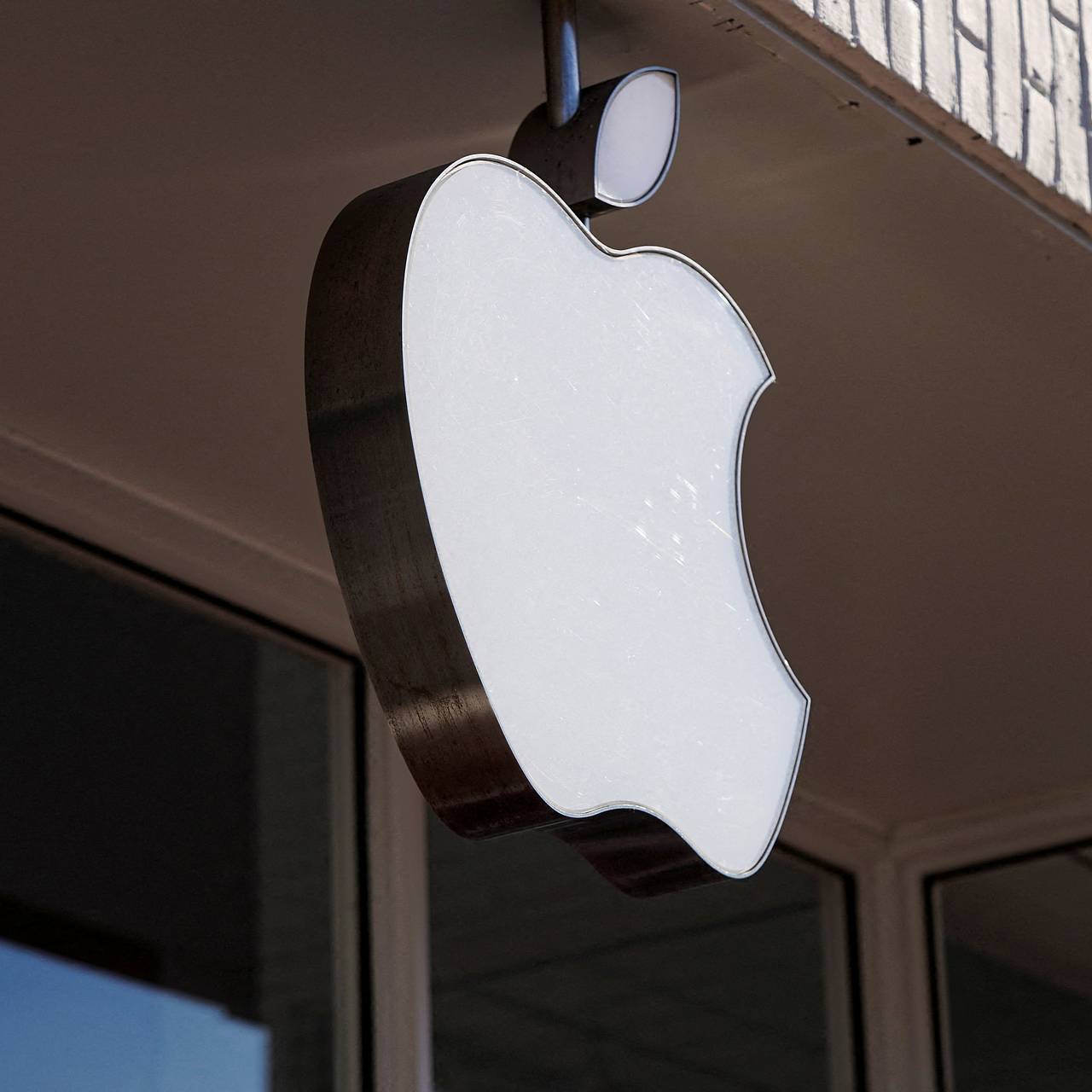 Apple перенесла выход складного iPhone