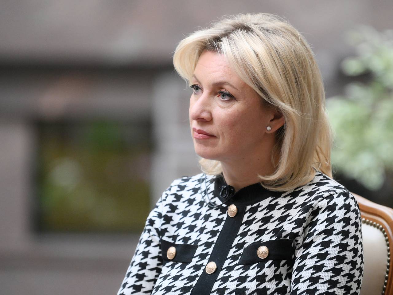 Аспандағы ай порно прожекторды жарықтандырады Таиландтан келген кішкентай порно актриса