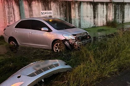 Молодая женщина спаслась от пытавшегося переехать ее на автомобиле насильника