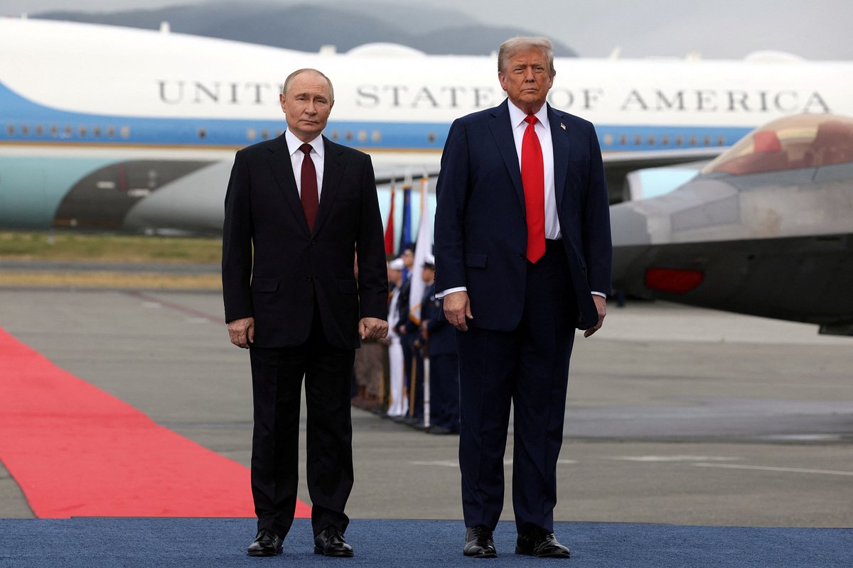 Президенты России и США Владимир Путин и Дональд Трамп на саммите в Анкоридже, штат Аляска, США, 15 августа 2025 года