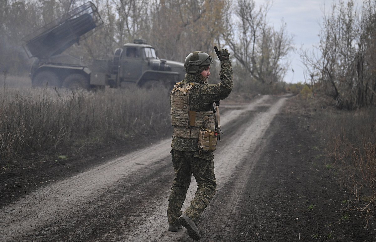 Боевая работа реактивной системы залпового огня «Град» группировки войск «Центр» в Донбассе, 17 октября 2025 года