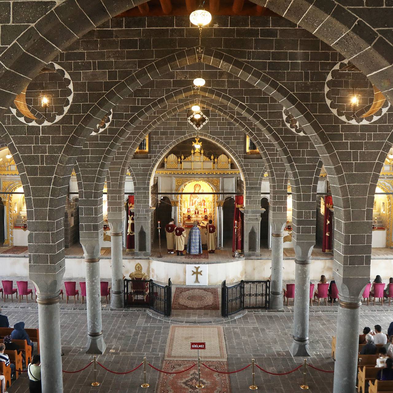 Пашинян заявил о захвате патриаршего престола в Армянской церкви