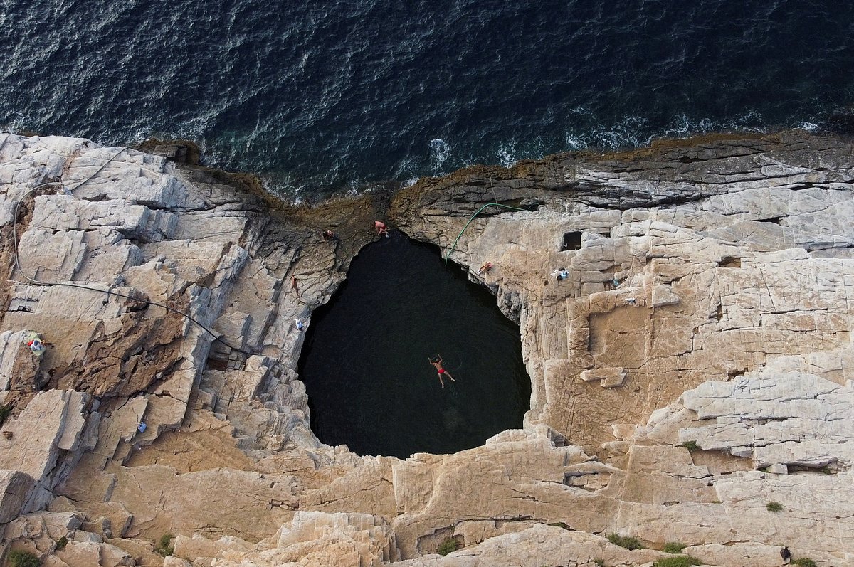 Природный бассейн Гиола на острове Тасос, Греция, 2 августа 2022 года
