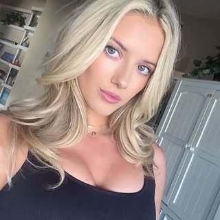 Супер сексуалды селфи Супер сексуалды селфи