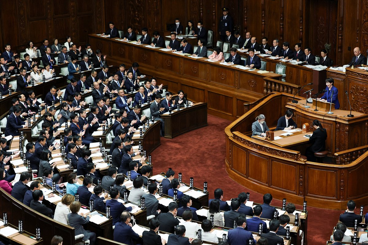 Выступление Санаэ Такаити перед парламентом 24 октября