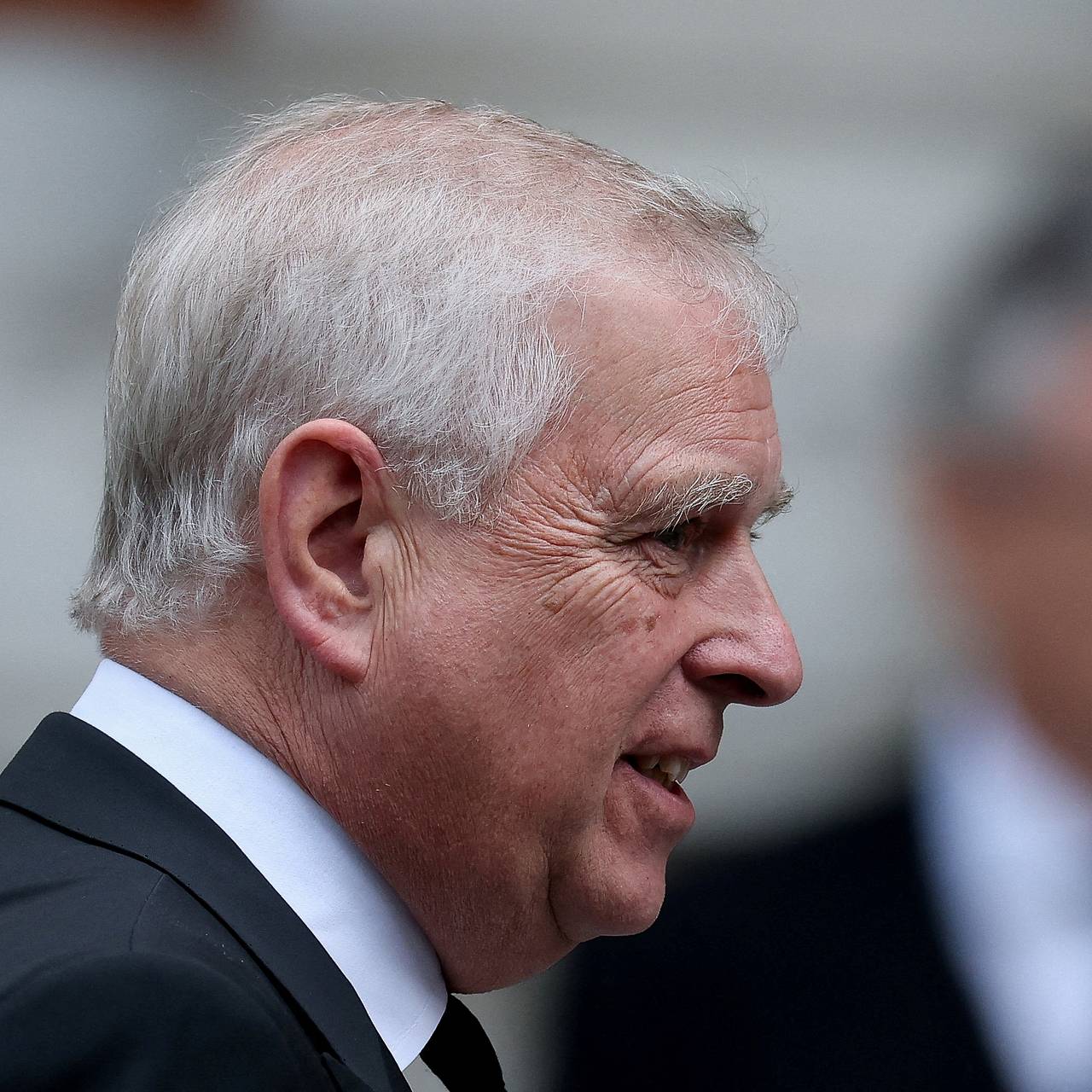 Опального брата Карла III приравняли к изменникам родины