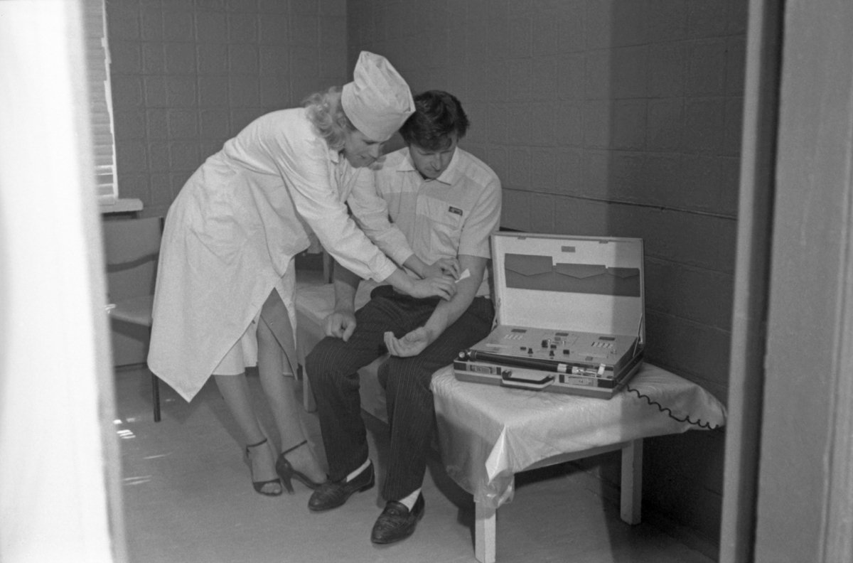 Лазерная установка для терапии депрессии в институте общей и судебной психиатрии имени В. П. Сербского, 1990 год