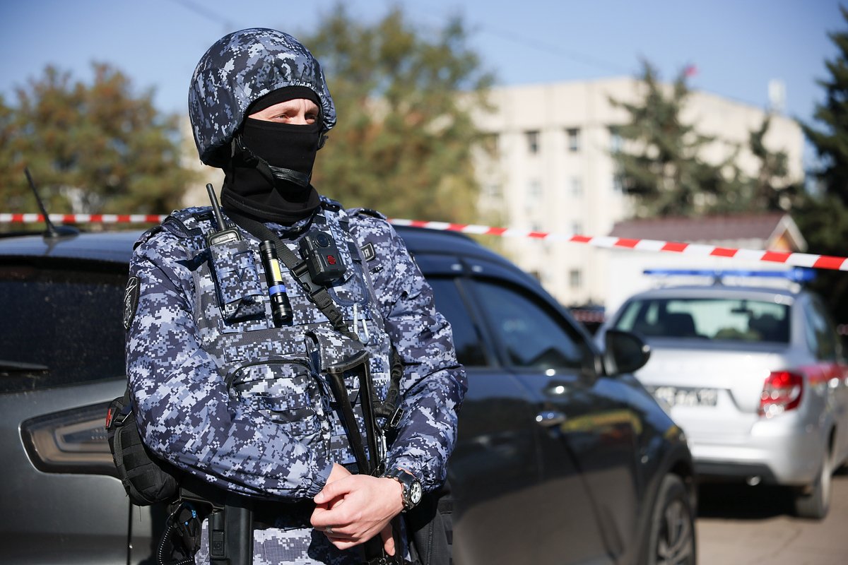 Россия. ЛНР. Луганск. Обстановка на улице Черноморской, где произошел взрыв