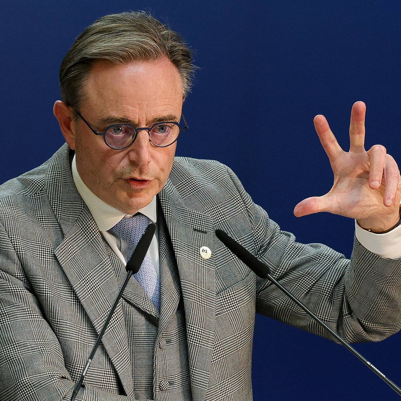 Премьера Бельгии заподозрили в тайной выгоде от активов России