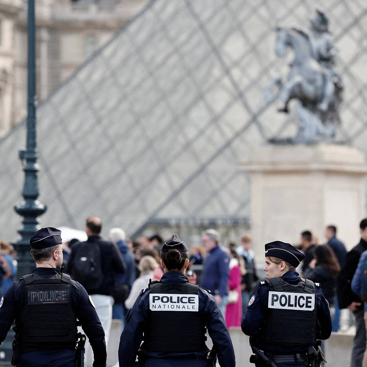 Стало известно о возможном сговоре грабителей с сотрудниками Лувра