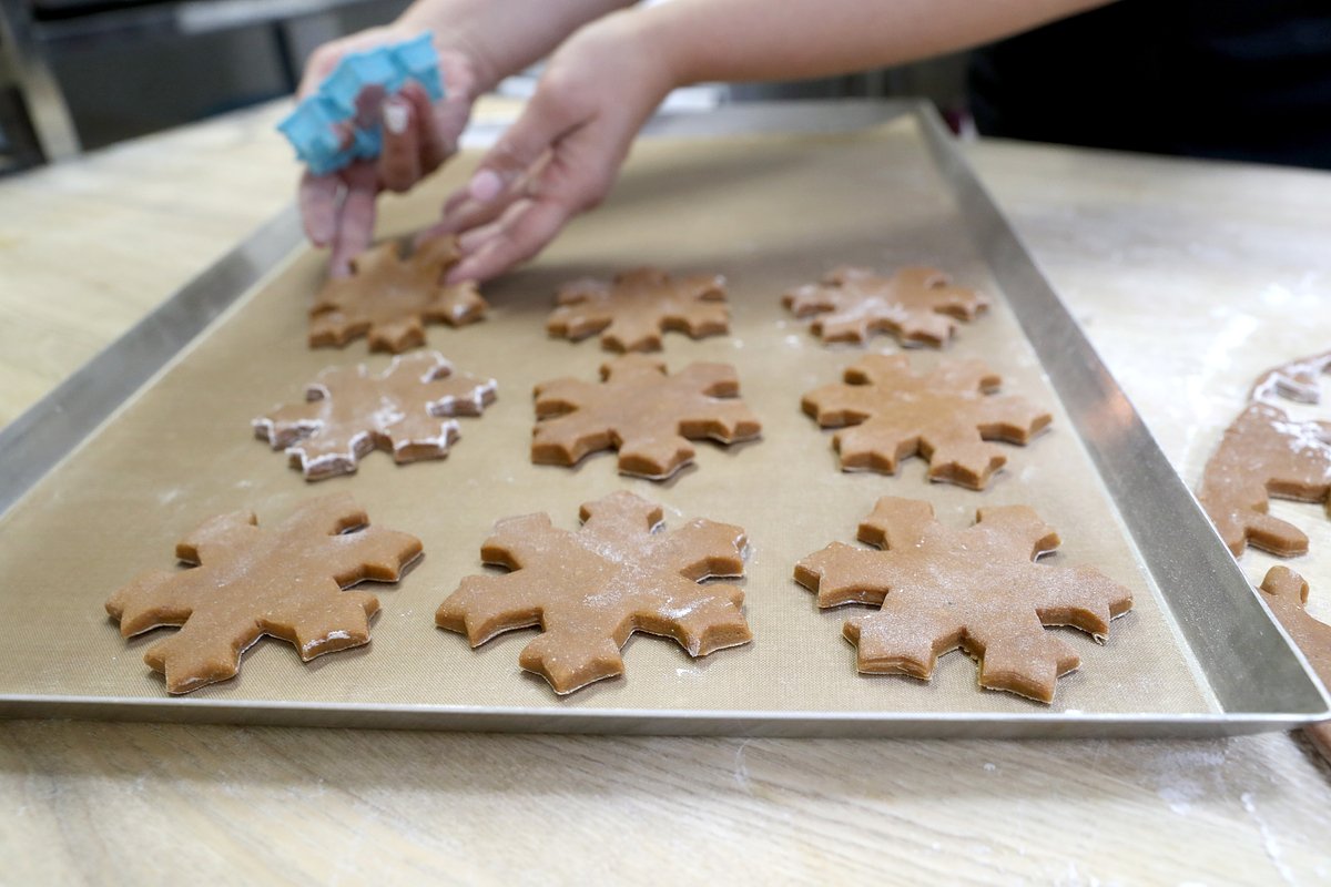 Изготовление пряников в кондитерской «Пряничный терем»