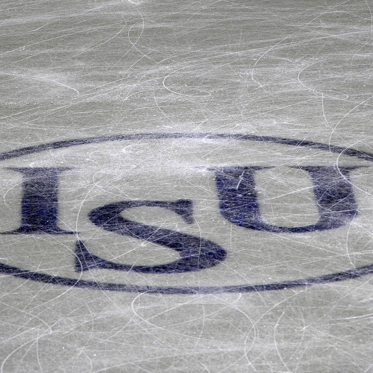 ISU начал расследование в отношении державших в руках игрушечную МБР китайских фигуристов