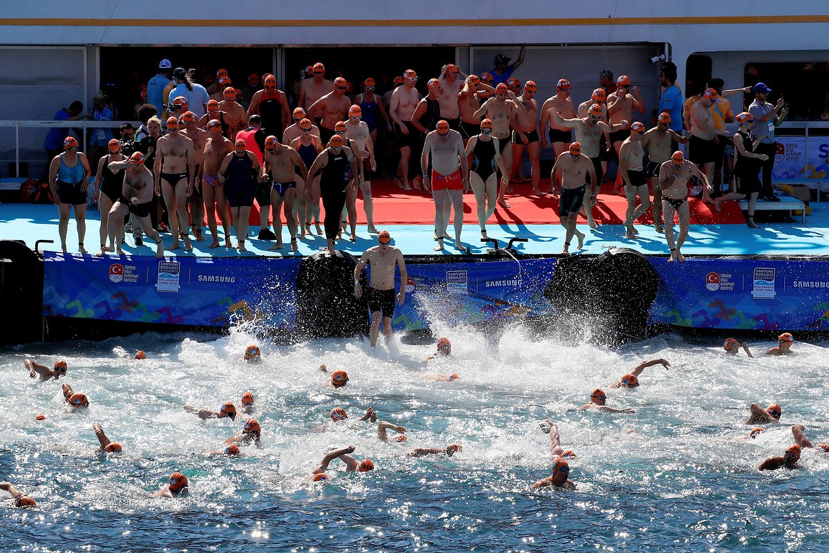 Межконтинентальный заплыв через Босфор