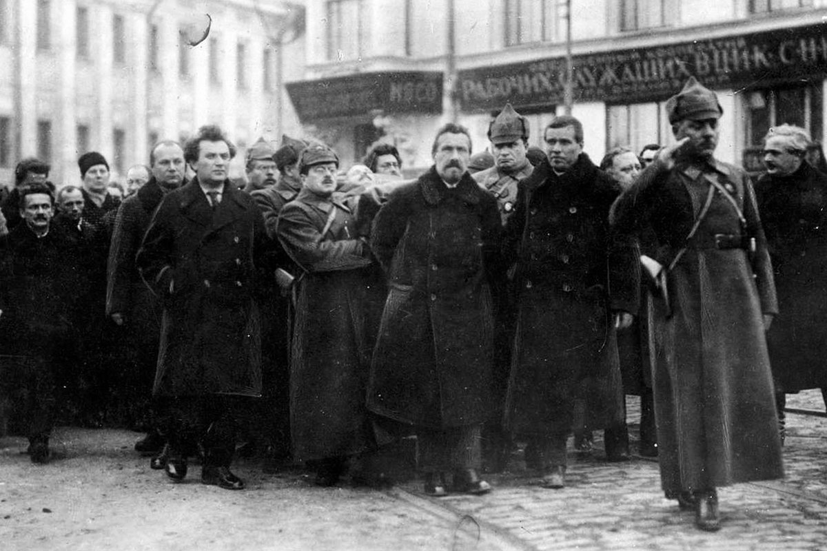 «Предчувствие угнетало» Внезапная смерть победителя белой армии Фрунзе — одна из главных тайн СССР. Почему в этом обвиняли Сталина?