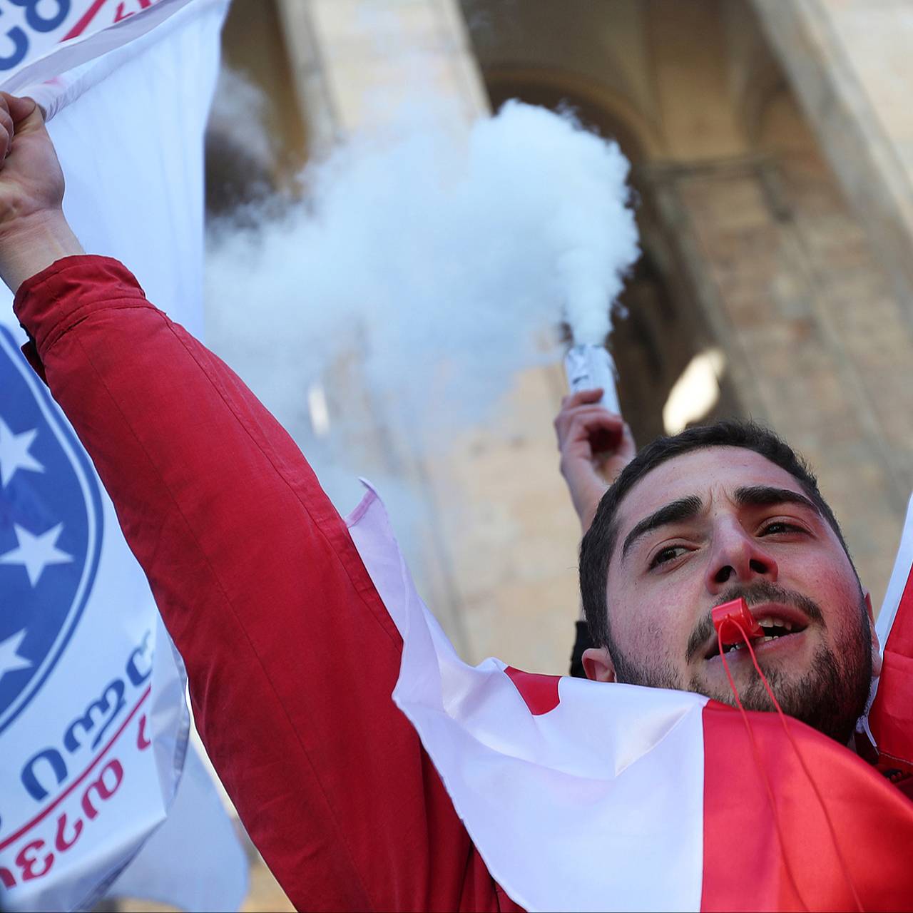 В Грузии захотели запретить три прозападные партии