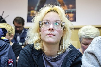 Арестованной уличной певице сделали предложение прямо в автозаке