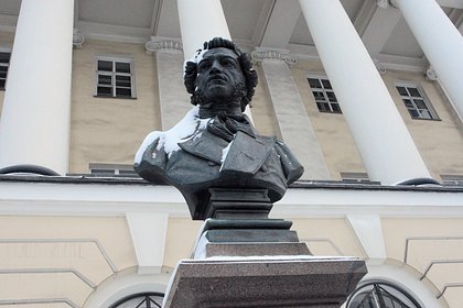 В Одессе начали заколачивать памятник Пушкину