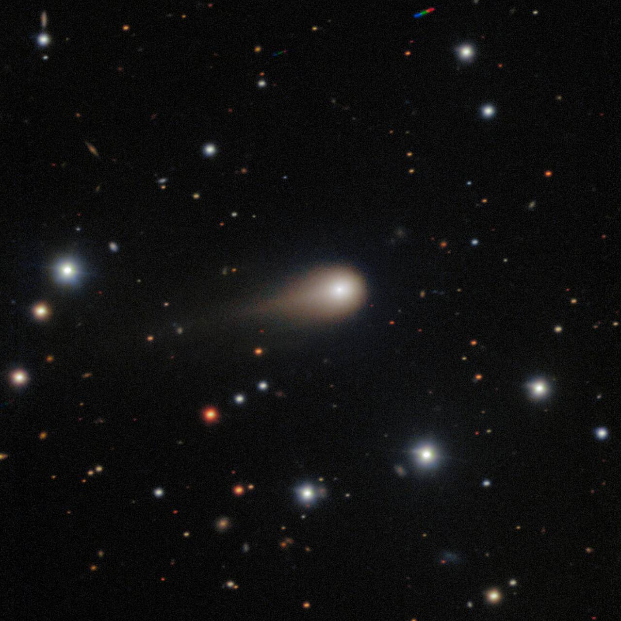 &laquo;Инопланетный корабль&raquo; принял невозможный цвет и начал маневр на пути к Земле. Почему астрофизик считает его аппаратом пришельцев?