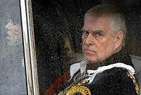 Британского принца лишили титула за изнасилование. Почему Карл III принял беспрецедентное решение и что теперь будет с монархией? 