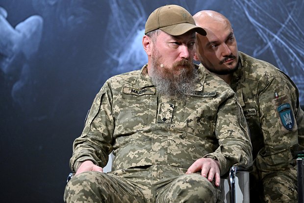 Роберт Бровди (на переднем плане)