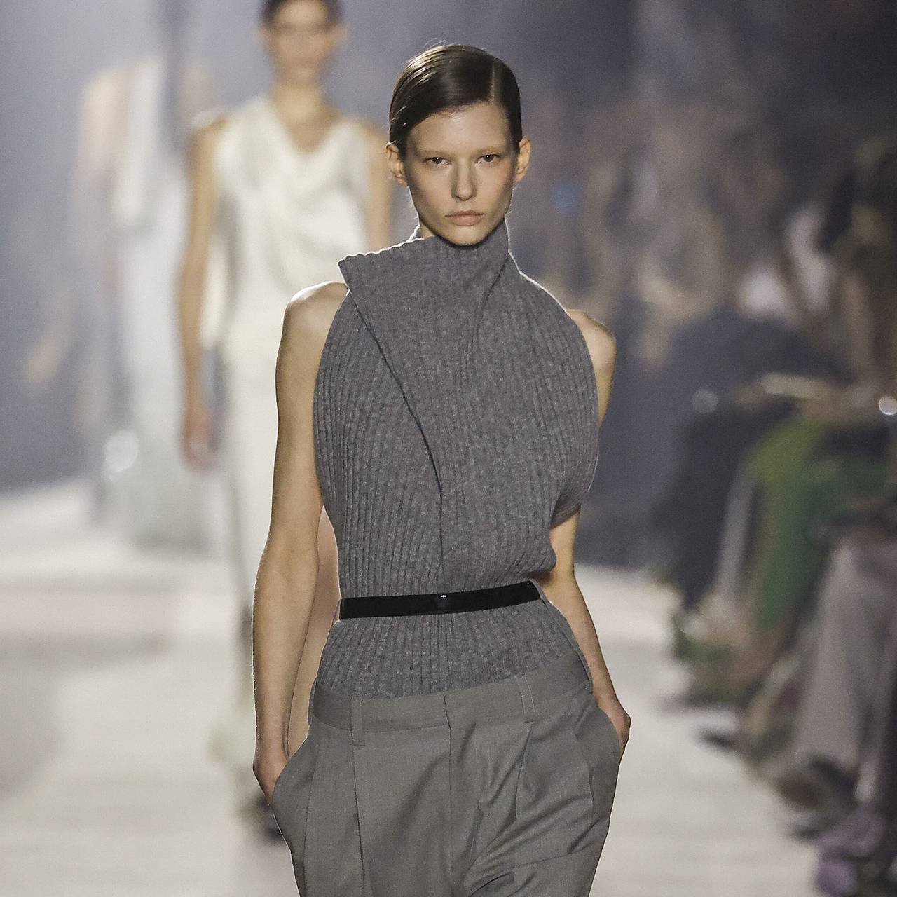 Популярный в 2000-х предмет гардероба вернулся в моду