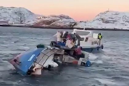 Затонувший с туристами в российском регионе катер попал на видео