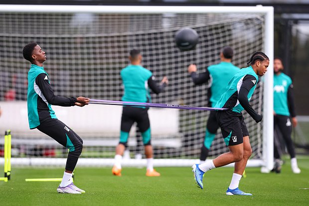 Футболисты «Ливерпуля» во время тренировки